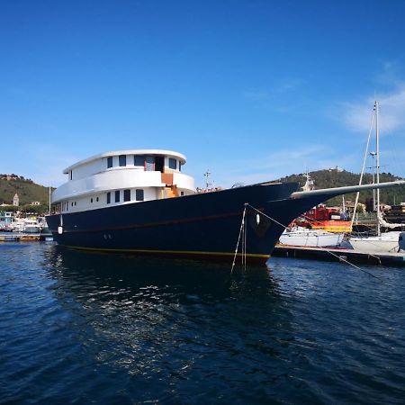 Classic Yacht Yanika Yachting Watersport Ets Villaputzu Ngoại thất bức ảnh