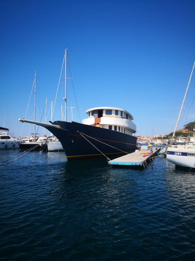 Classic Yacht Yanika Yachting Watersport Ets Villaputzu Ngoại thất bức ảnh
