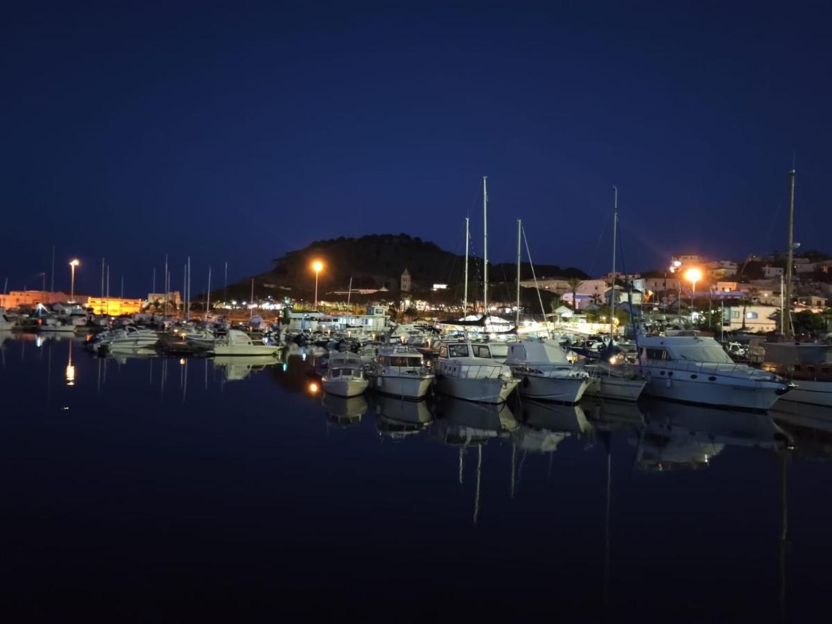 Classic Yacht Yanika Yachting Watersport Ets Villaputzu Ngoại thất bức ảnh
