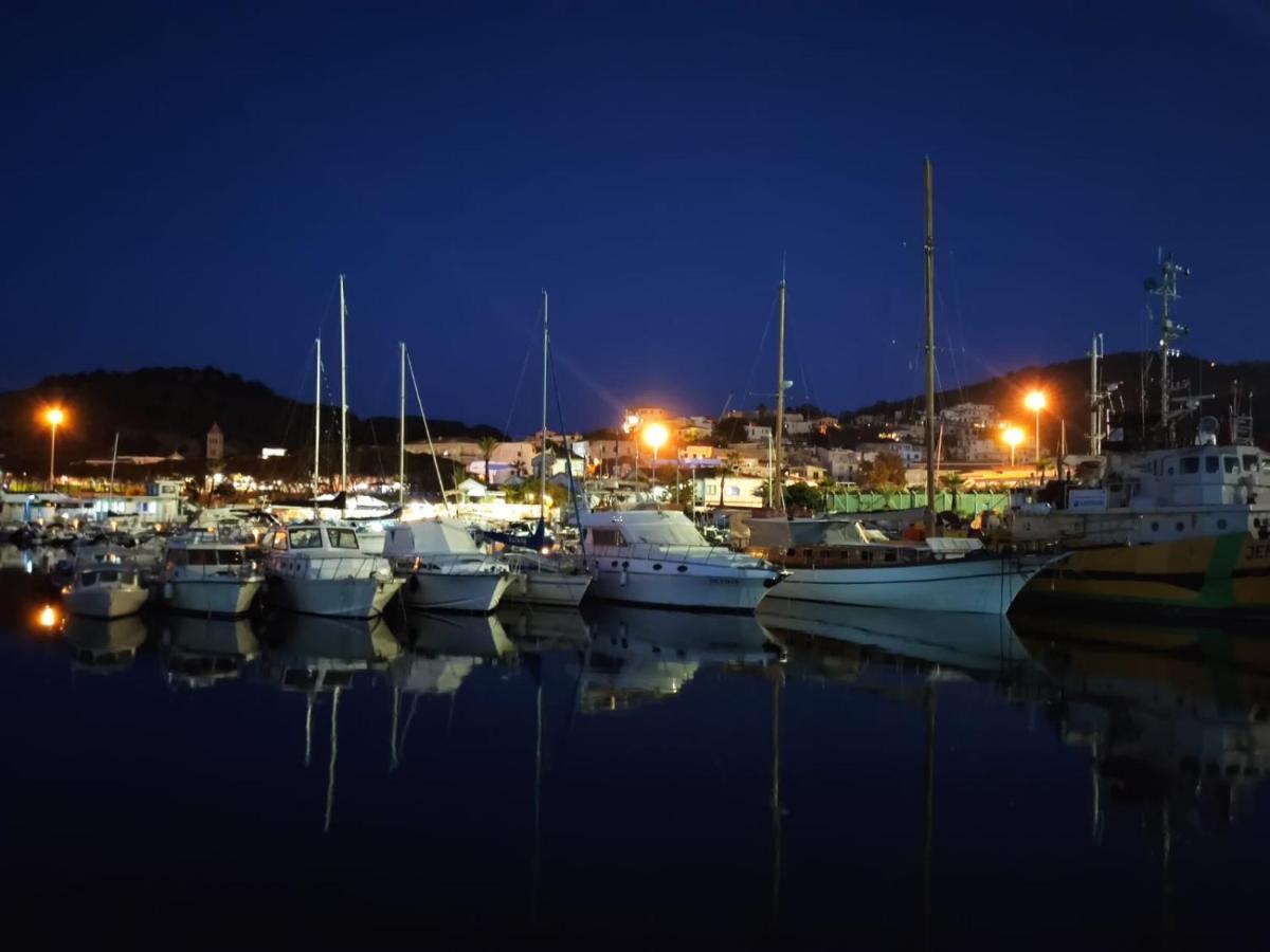 Classic Yacht Yanika Yachting Watersport Ets Villaputzu Ngoại thất bức ảnh
